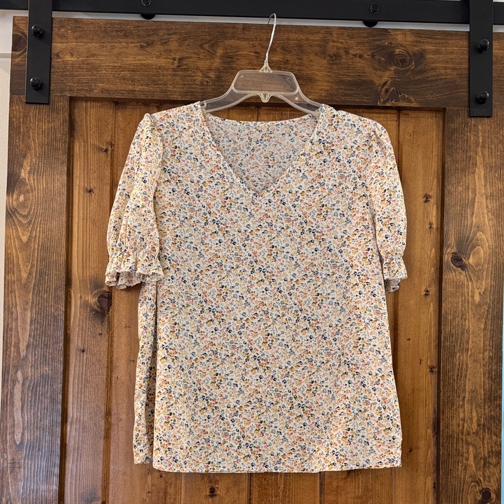 Floral V-Neck Puff Sleeve Top in Cream